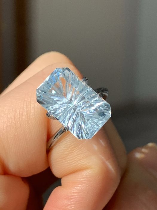 Природний Топаз 10,01 ct у фантазійному огрануванні!