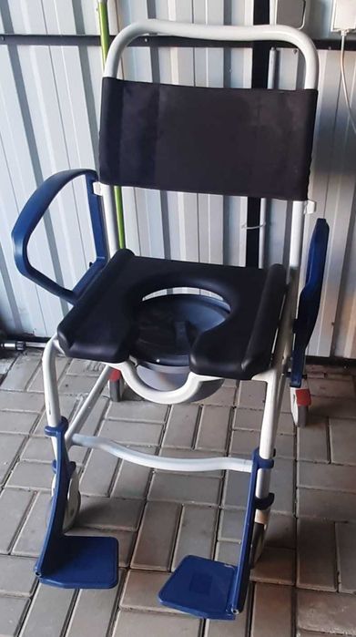 Wózek -Krzesło toaletowe kąpielowe różne rozmiary wybór w dobry stan