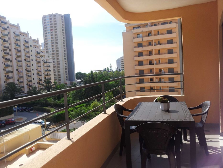 T2 FIM DE SEMANA com PISCINA AQUECIDA (c/roupas,limpeza,parqueamento)