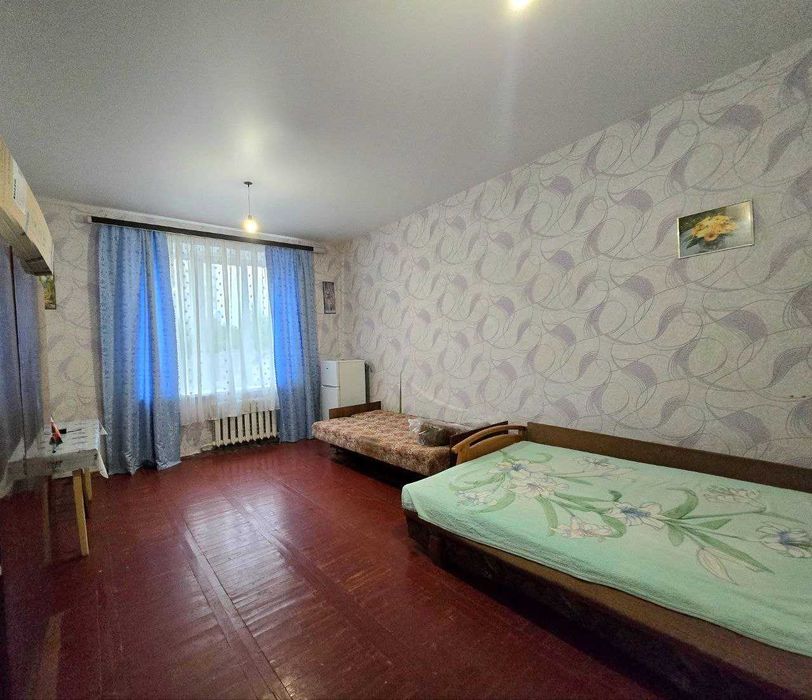 Продаж кімнати в гуртожитку в районі ринку Благодать.