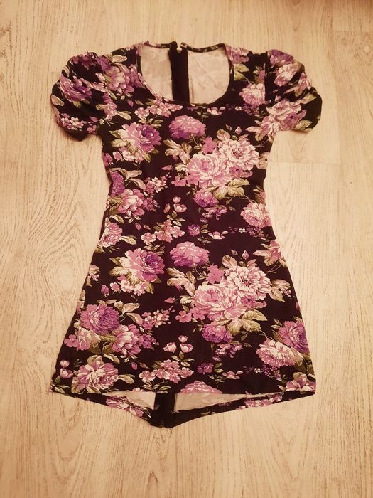 Sukienka z zameczkiem