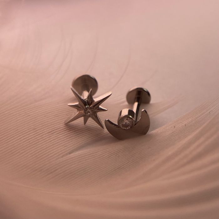 Gwiazdka i księżyc, zestaw delikatnych, tytanowych kolczyków