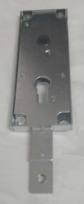 Prefer Fechadura basculante para garagem