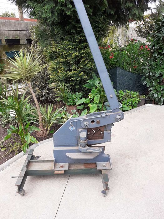 Galhetina ou tesoura de ferro