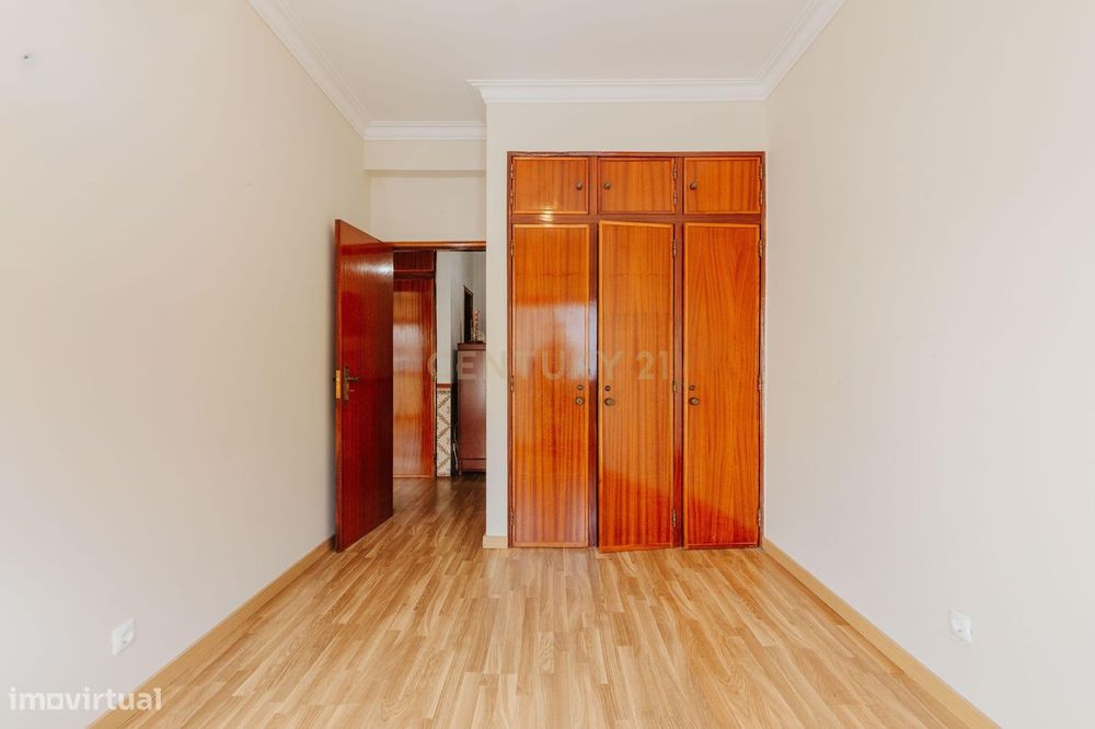 Apartamento T2 junto à estação da Amadora