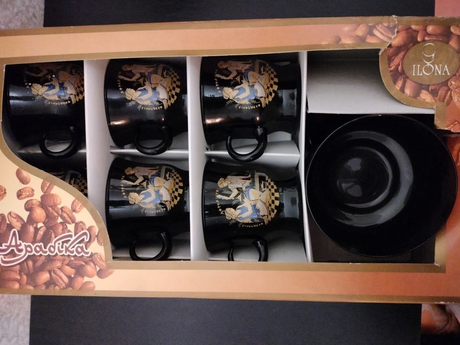 Посуд, чашки, кувшини