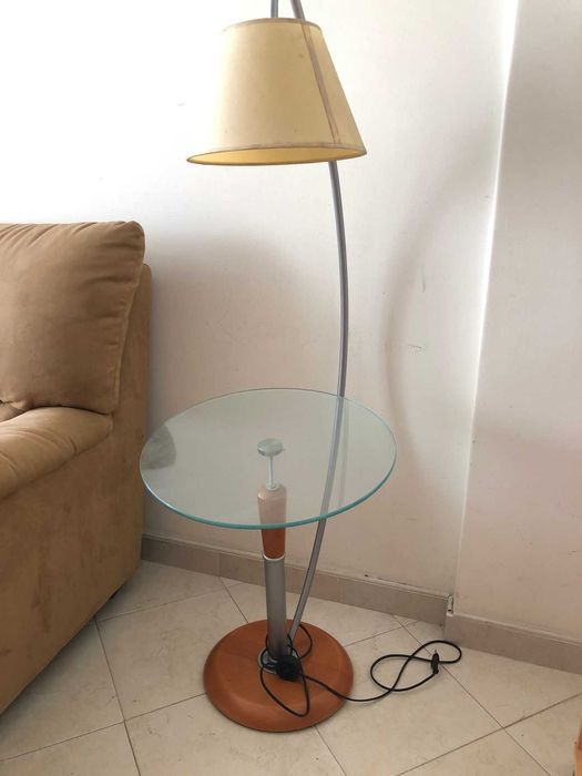 Mesinha de leitura c/ candeeiro - SO HOJE