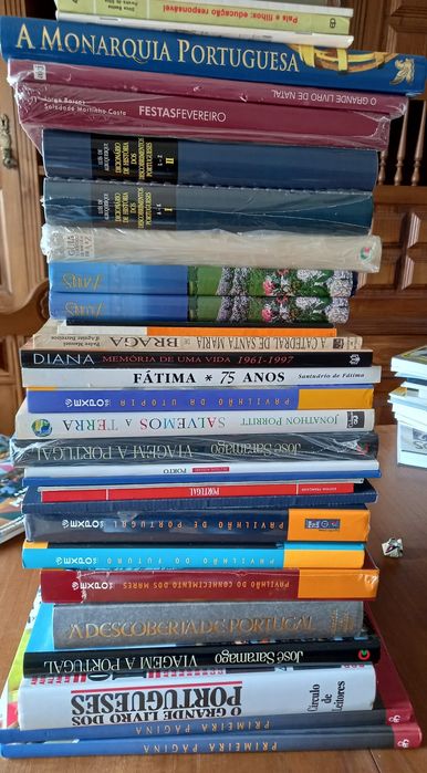 Livros antigos novos e usados