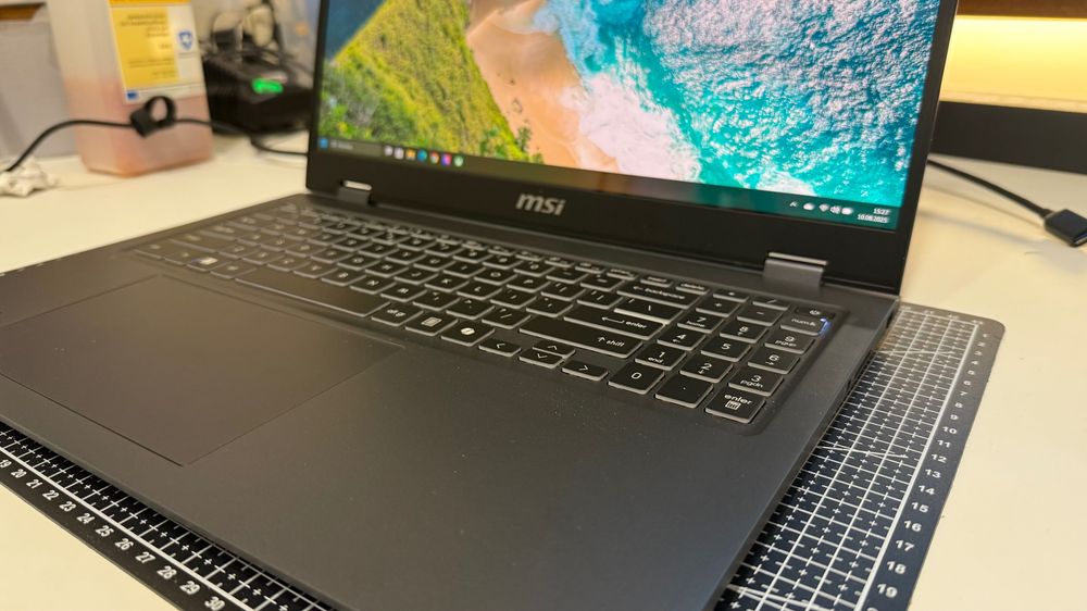 MSI Prestige 16" AI Evo: 1 TB, 16 GB — Intel Ultra 5 - Windows 11 Pro