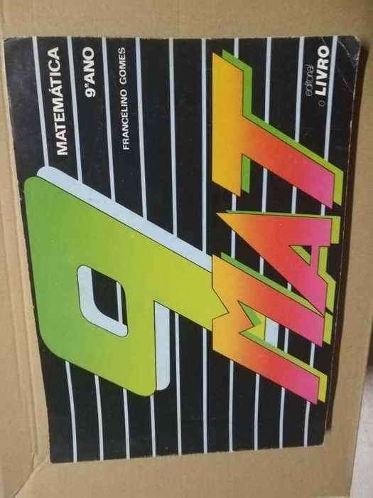 Vários livros de Psicologia, Matemática, Geografia, e Música