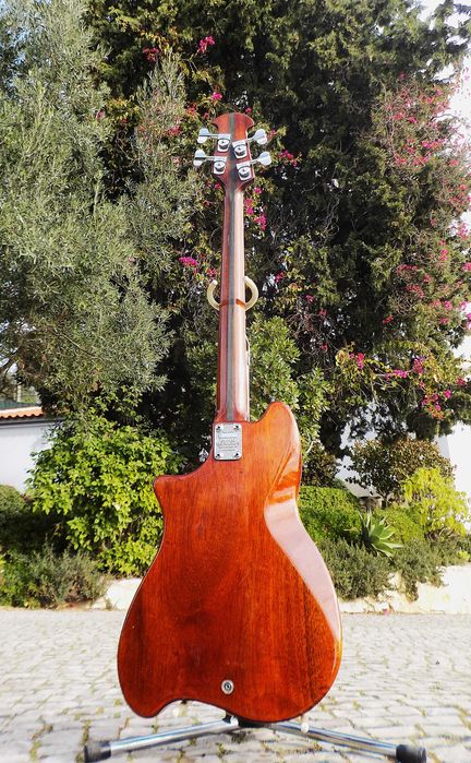 Baixo Ovation Magnum