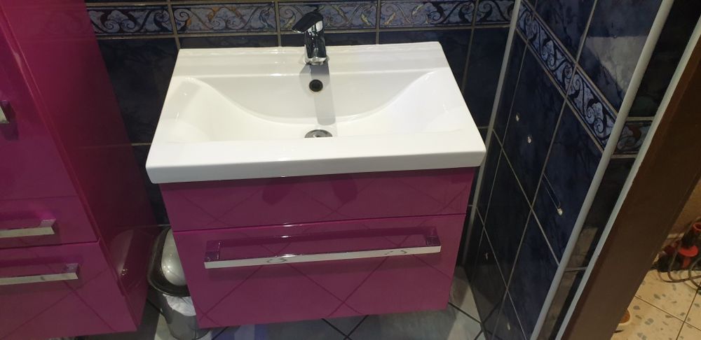 Meble łazienkowe z umywalką