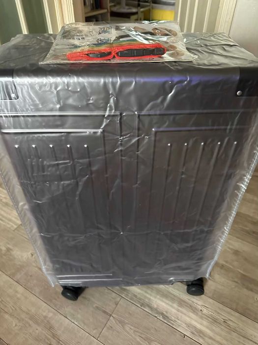 Walizka na kółkach ze stopu aluminium kolory rozmiar 28"