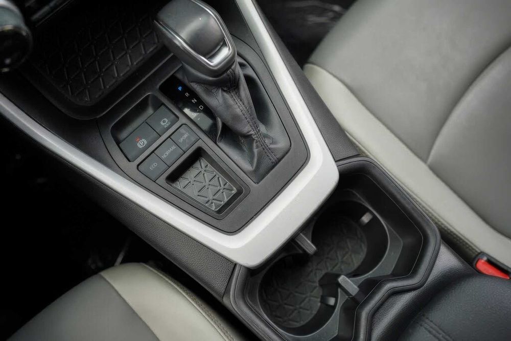 Toyota RAV4 XLE Premium      2023