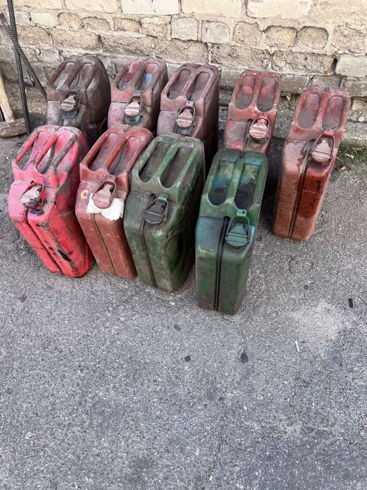 Продам металлические канистры