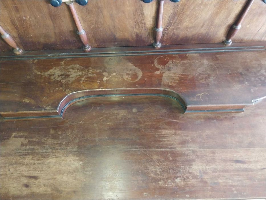 kredens drewniany rzeźbiony