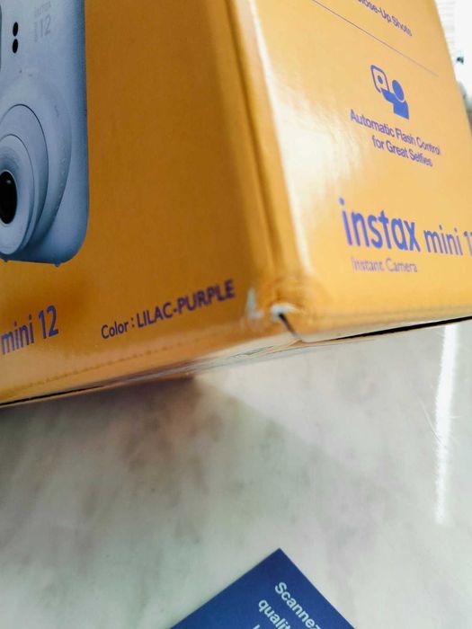 Фотоапарат instax