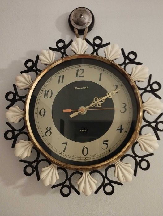 Stary radziecki zegar z czasów PRL