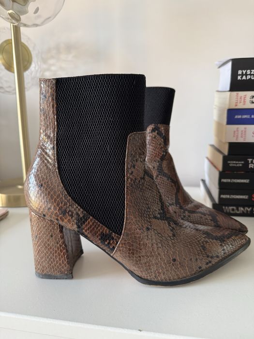 Botki Reserved w wężowy wzór 39