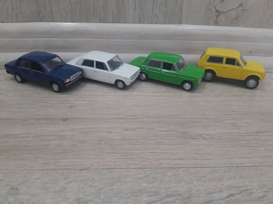 Колекція колекційних машинок 1:43