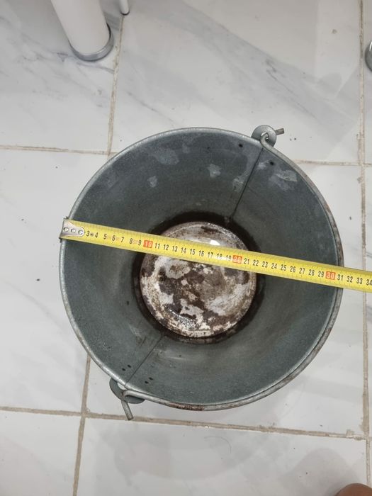 Balde em Zinco em bom estado medidas nas fotos