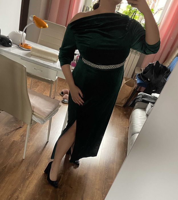 Zielona welurowa sukienka plus size odkryte ramię 48 4XL