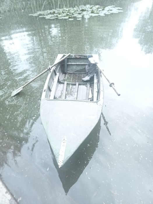 Продам лодку з веслами