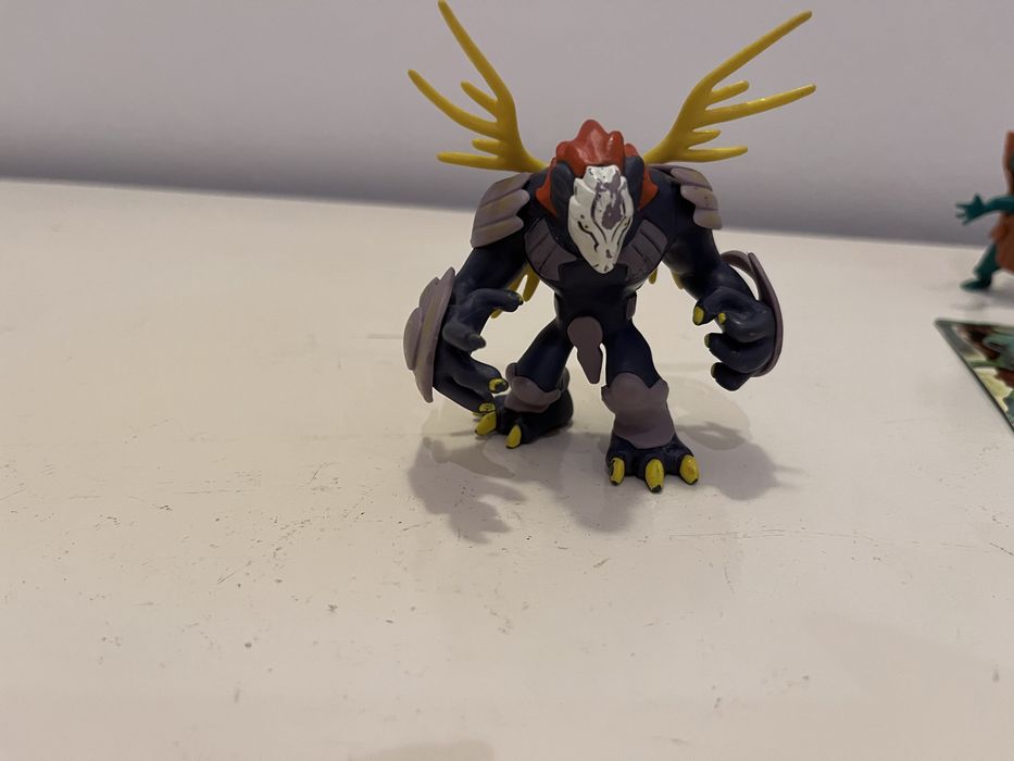 Figuras Invizimals + Templo Uberjackal
