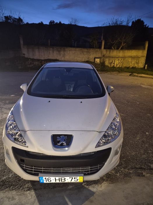 Peugeot todos dias a trabalhar