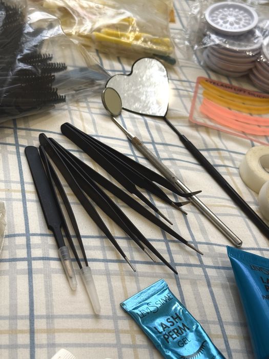 VENDO KIT LIFTING E EXTENSÃO DE PESTANAS