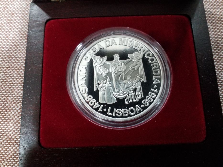 Moedas antigas em prata portuguesas.