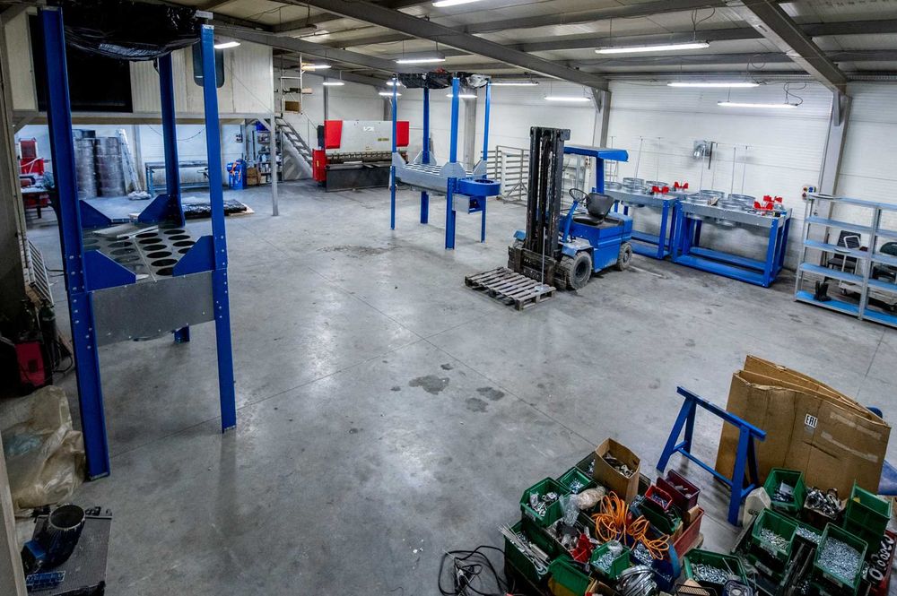 Biuro z mieszkaniem, magazyn, hala produkcyjna