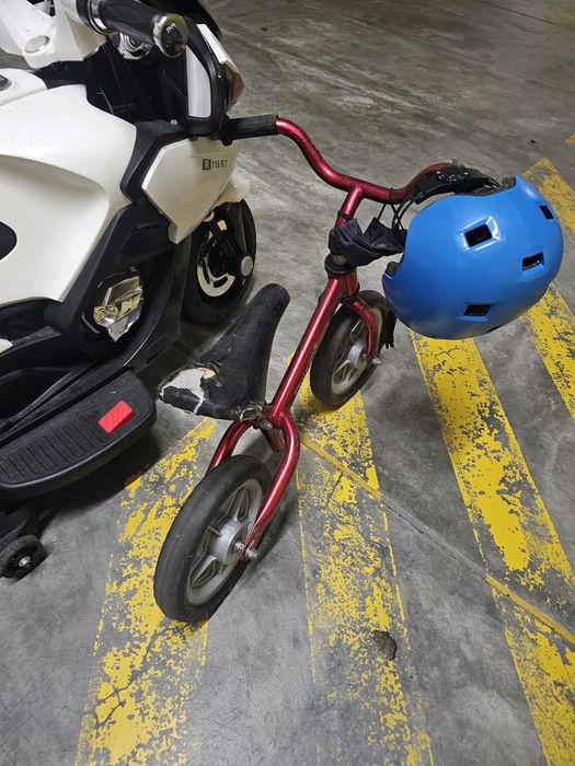 Mota e bicicleta para desocupar