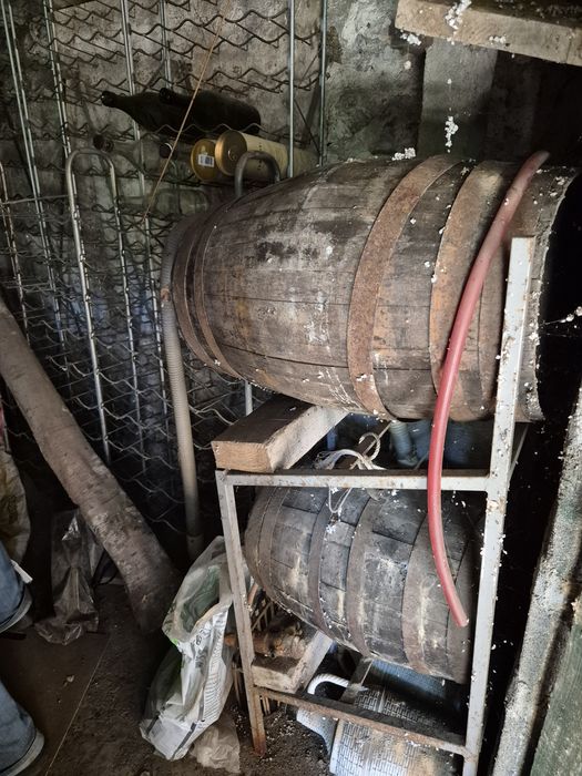 Garrafeira em módulos metálica