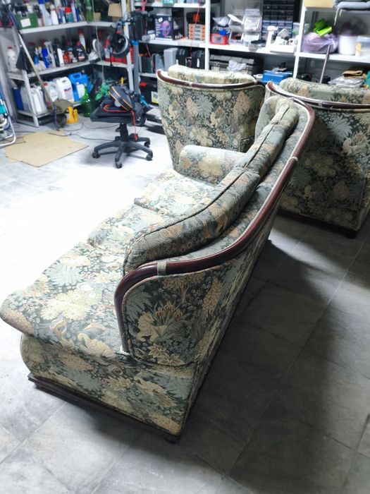 Sofá Cama clássico + 2 Poltronas