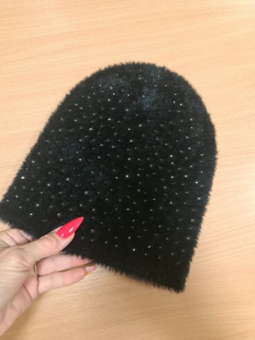 Śliczna czapka z cyrkoniami nowa bez metki