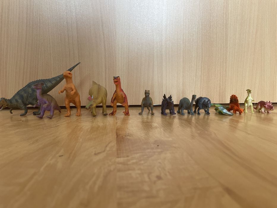 Figurki dinozaurów gumowych 13szt