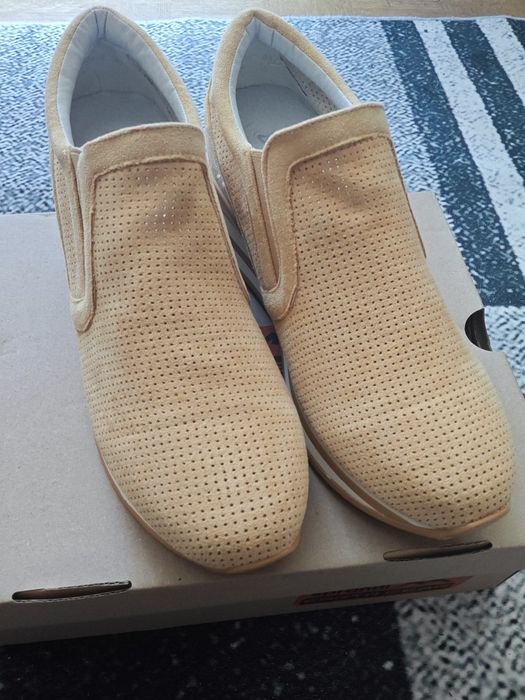 Półbuty / Sneakersy beżowe (rozmiar 41) — nowe