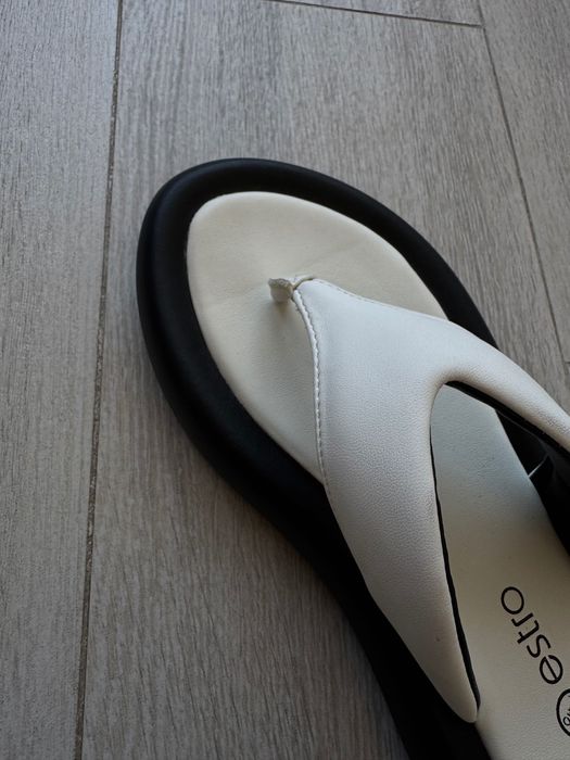 Шкіряні вʼєтнамки Estro