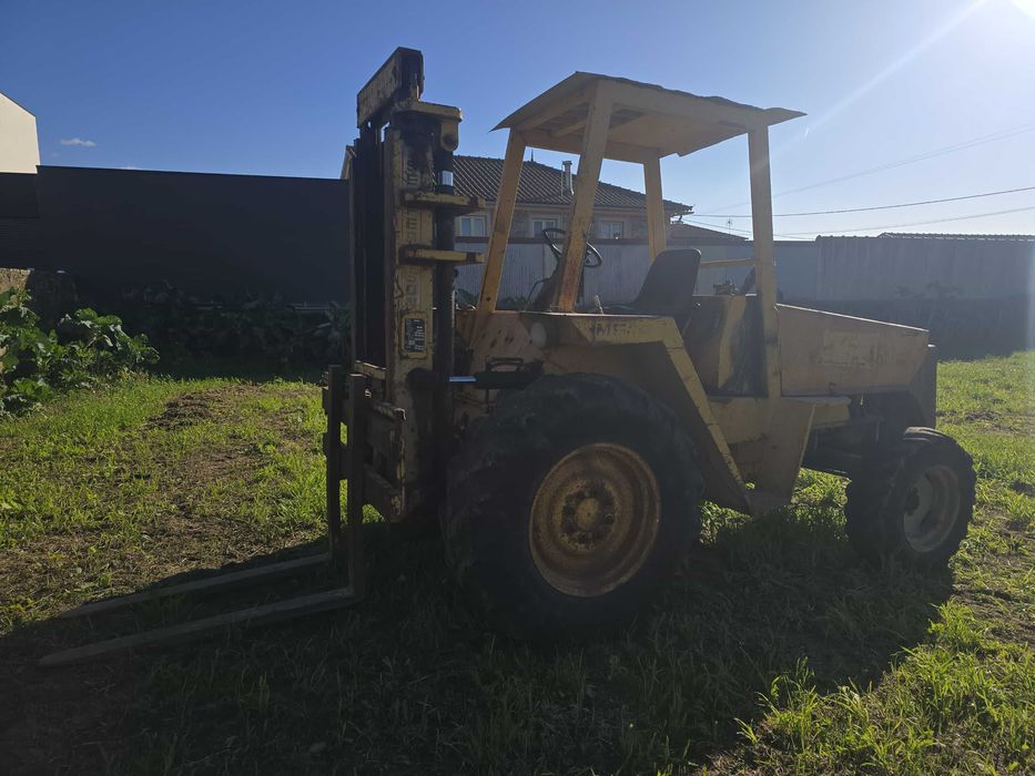 Empilhador Massey ferguson 2 WD - usado