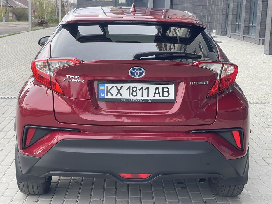 Продам офіційний автомобіль Toyota CH-R  Гібрід .