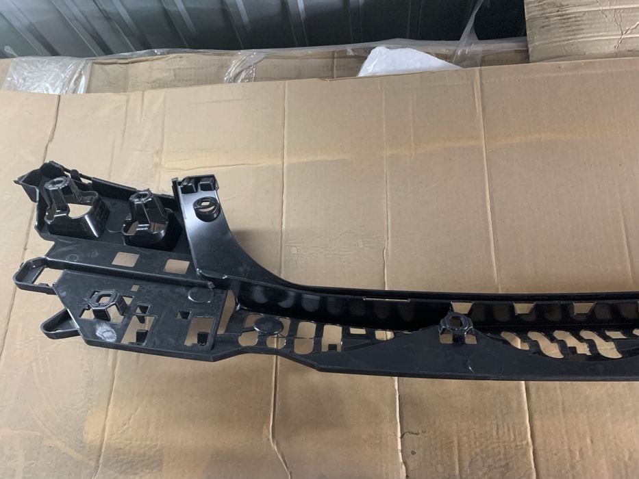 Направляюча задньего бампера (центральнa) M paket BMW 7  g11/g12  . )