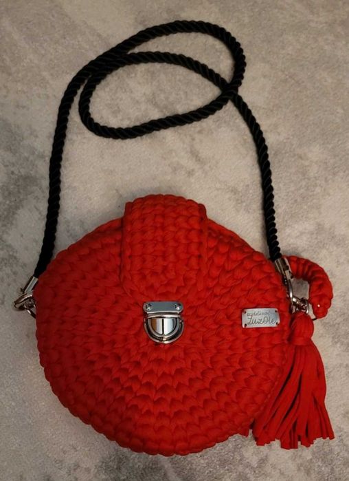 Piękna, czerwona torebka rękodzieło