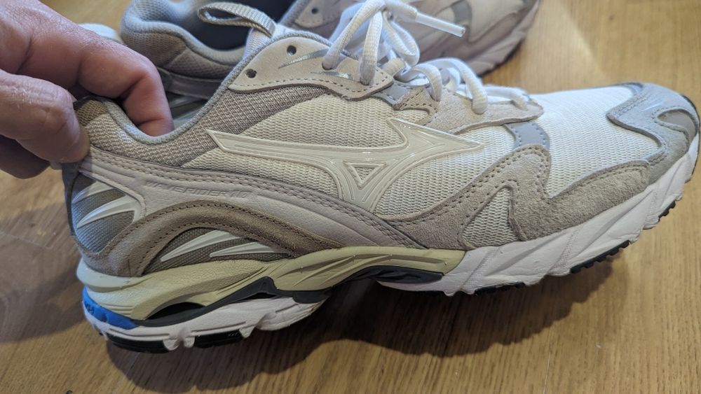 Mizuno wave rider 10