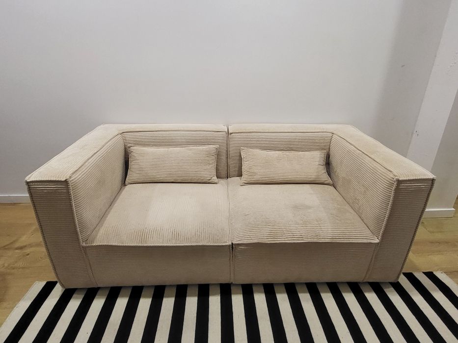 Sofá modular bege em tecido canelado