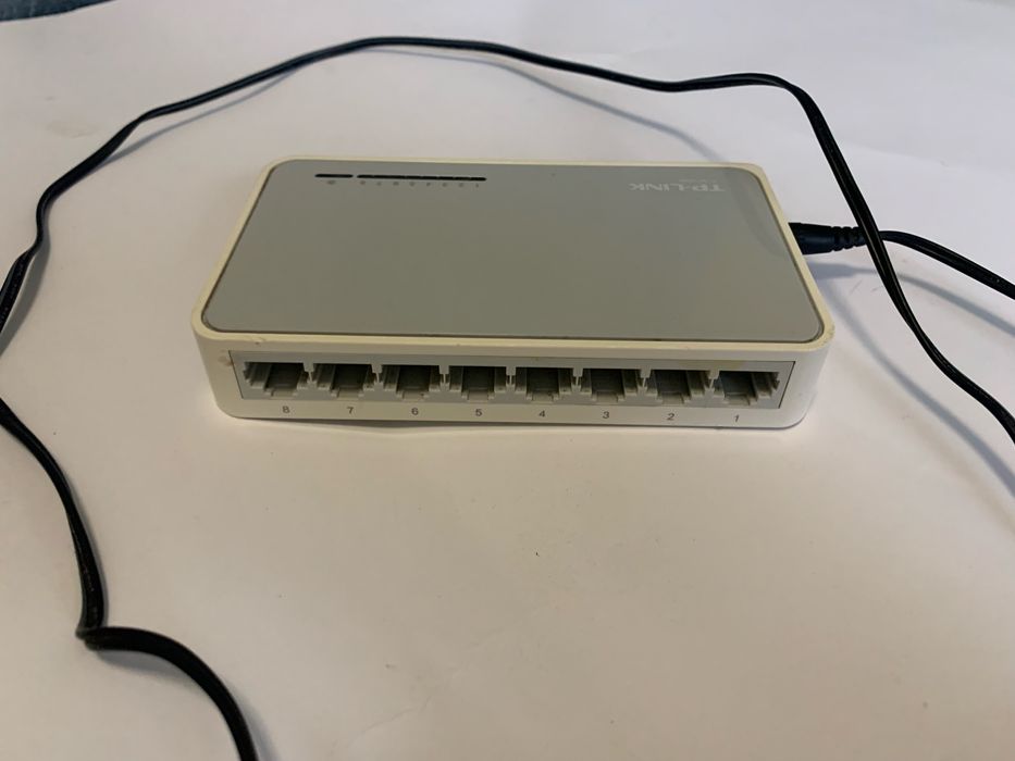 Коммутатор (свитч) TP-Link TL-SF1008D, 8 портов 10/100 Мбит/с.