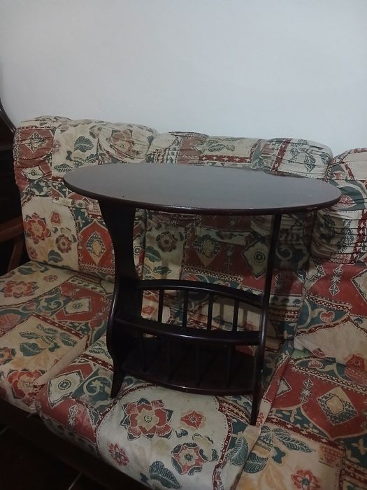 Mesa pequena de madeira
