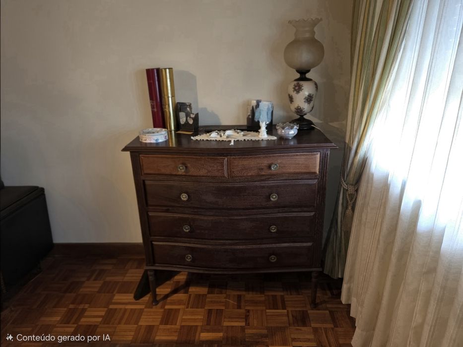 Móveis quarto madeira panga-panga em excelente estado