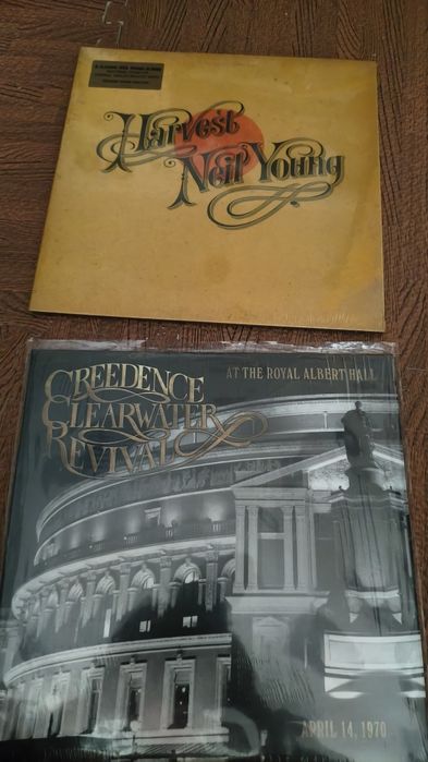 Neil Young 
Harvest
Original Analogue Masters Tapes 
Selado 

Creedence Clearwater Revival 
Live At Royal Albert Hall
Novo
50€

Selados