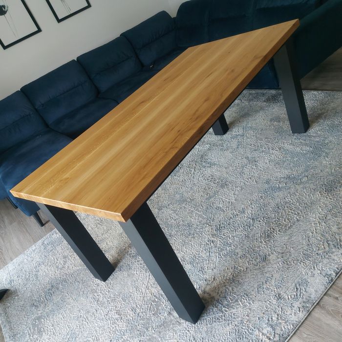 Dębowe lub jesionowe stoły, blaty, stopnie schodowe, parapety, meble